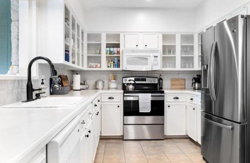 Wimberley House | Waterlily Creekside Getaway