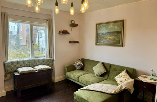Old Town Hastings Apartment | Waterloo Terrace -Historical luxury apartment in heart of Old Town with balcony.