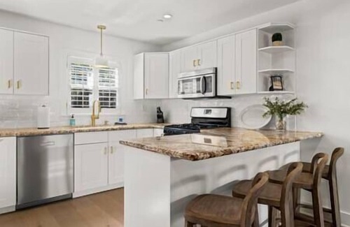 Carpinteria Apartment | Watermark Suite A