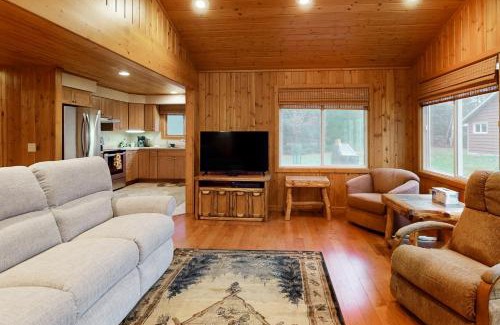 Three Lakes House | Watermelon Retreat & Suite