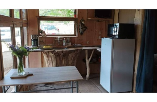 Saint-Eloy-les-Tuileries Cabin | Waterside cabin in the Corrézienne countryside