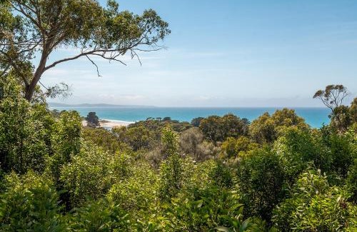 Lorne House | Watershack - Expansive ocean views, close to town