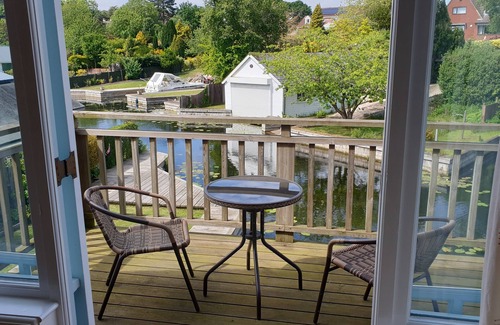 Horning House | Waterside House With Garden (3 Bedrooms - Sleeps 5)