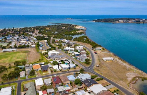 Blacksmiths House | Waterside Retreat at Blacksmiths Beach - Swansea Channel