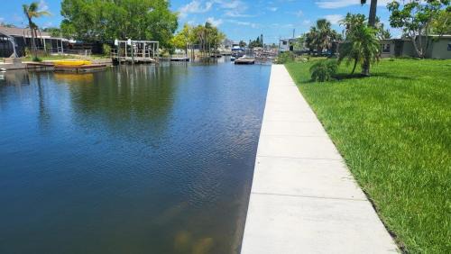 Pleasure Isles House | Waterside Serenity