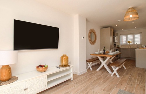 West Lulworth Cottage | WATERSTON COTTAGE, pet friendly, with a garden in West Lulworth