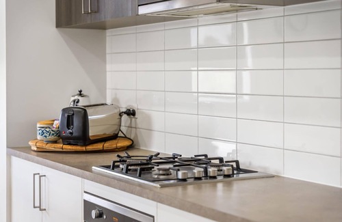 Bendigo House | Wattle Gem Townhouse with Free WiFi