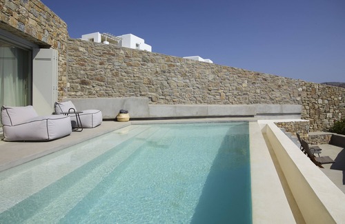 Xilokeratidi House | Wave18 Spacious,Luxurious,Contemporary,3 swimming pools,Gym,Spa,Sea View.
