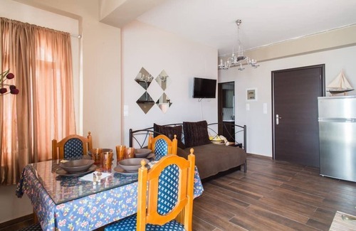 Salamis House | Wavedance Accommodation (Ifestos)