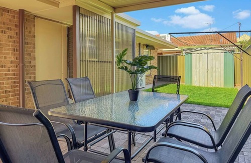 Glenelg North House | Waves and Walks Close to Beach and Local Boutiques