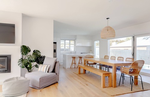 Blairgowrie House | Waves at Blairgowrie | Luxury 4 Bed + Heated Pool | Walk to beach & village