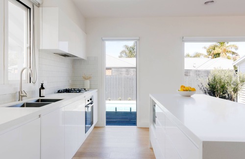 Blairgowrie House | Waves at Blairgowrie | Luxury 4 Bed + Heated Pool | Walk to beach & village