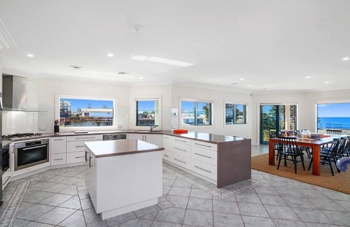 Blue Bay House | WAVES AT BLUE BAY | Beachfront , Pool | Accom Property