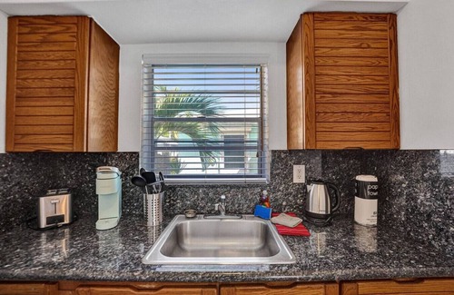 North Beach Apartment | Waves on Desoto Deluxe studio # 4