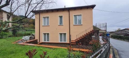 Bagnone Apartment | Wayne's house, a short walk to the waterfalls