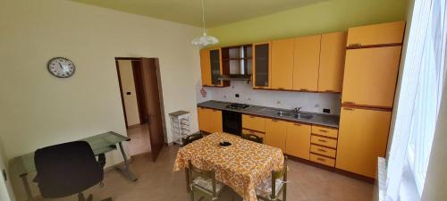 Bagnone Apartment | Wayne's house, a short walk to the waterfalls