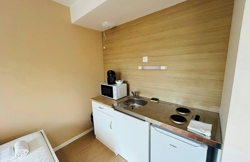 Barbatre Apartment | We Live In R - Suite 204
