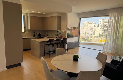 Acropolis Apartment | WealthyStays Parkside Residence