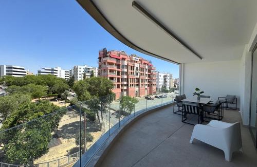 Acropolis Apartment | WealthyStays Parkside Residence