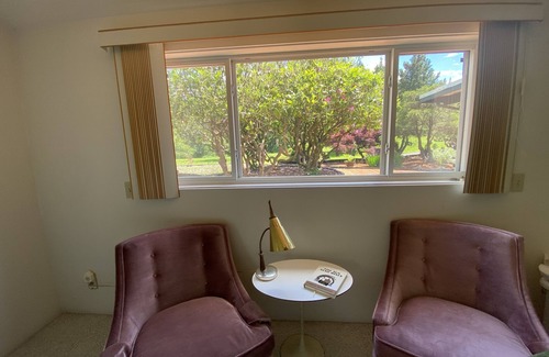 Pleasant Valley House | Wedding/Event 7 acre MCM Main house, 4 cabins, Bunkhouse IG astroranchpdx