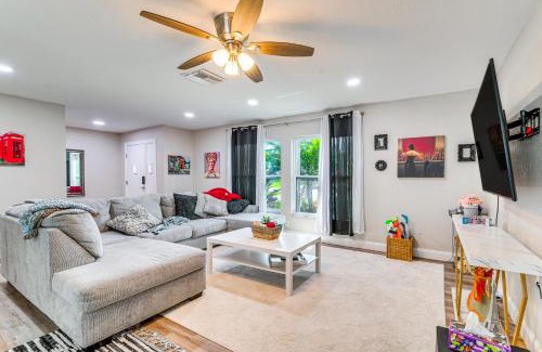 Spring Hill House | Weeki Lake Home with Heated and Cooled Pool, By Disney