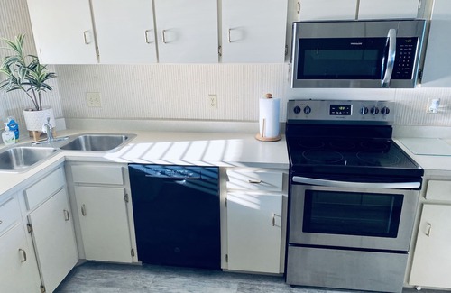 Daytona Beach Shores Condo | WEEKLY DISCOUNTS! DIRECT BEACH ACCESS! NO DRIVE BEACH! FULL KITCHEN! POOL!