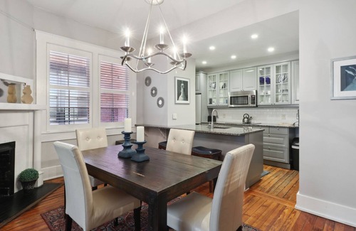 Historic District - North Apartment | WEEKNIGHT DISCOUNT! Blue Belle of Lincoln: stylish & steps to ALL the action!