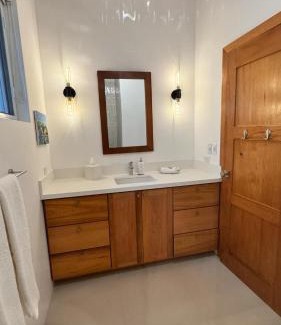 Caye Caulker Hotel | Weezie's Ocean Front Hotel and Garden Cottages