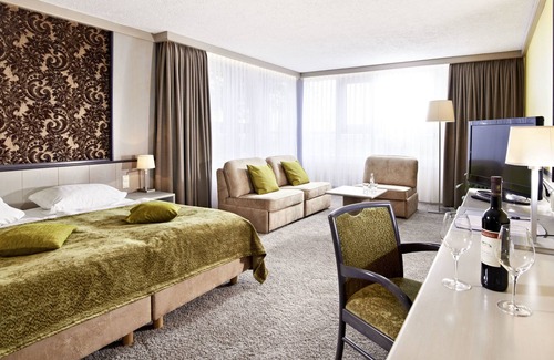 Freyburg Hotel | Weinberghotel Edelacker