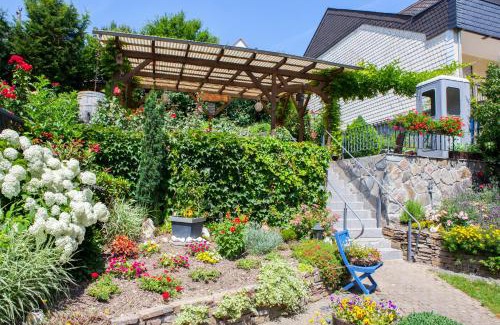 Klotten Hotel | Weinhotel Hubertus Garni