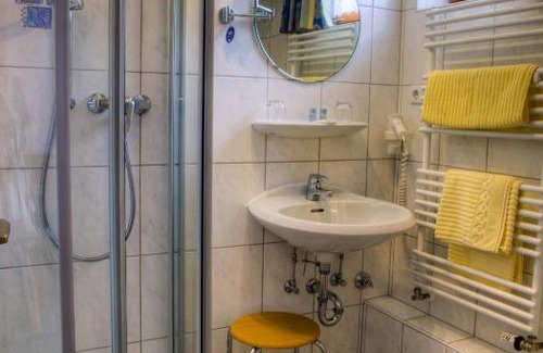 Klotten Hotel | Weinhotel Hubertus Garni