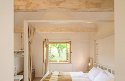 Deutsch Schuetzen-Eisenberg House | Weinloft I by WEINLOFTS