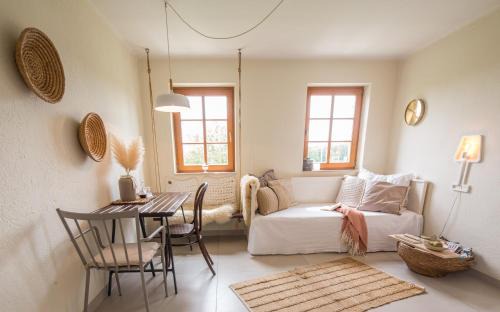 Deutsch Schuetzen-Eisenberg House | Weinloft I by WEINLOFTS