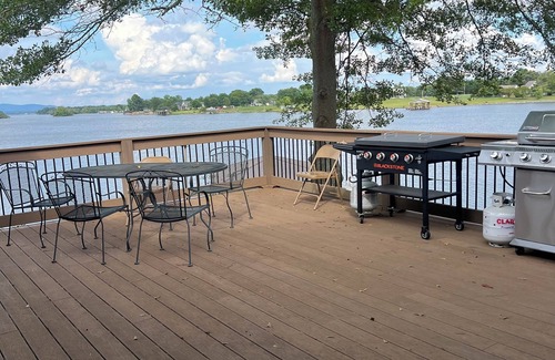 Centre House | Weiss Lake 5 bedroom house ready for your family fun of Skiing and Fishing.