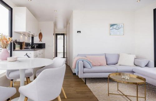Offingawier House | Welcome in - Houseboat Agua Dolce met tuin, Paviljoenwei 4, Sneek - Offingawier