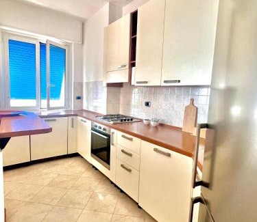 Zoagli Apartment | WELCOME RIVIERA Primavera 1A Vista mare- spazioso e comodo appartamento-2 bagni-wifi-aria condizionata in ogni stanza-garage a pagamento 15 euro al giorno