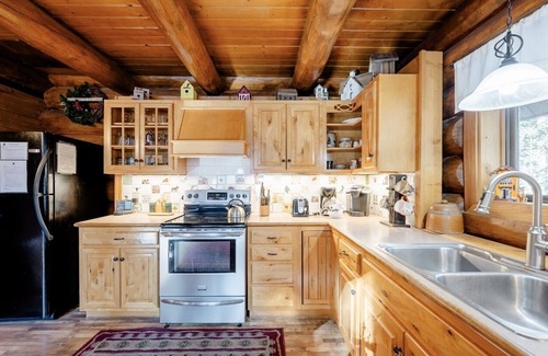 Breckenridge Park Estates Cabin | Welcome to Baldy Bear Cabin - Your Ultimate Mountain Retreat!