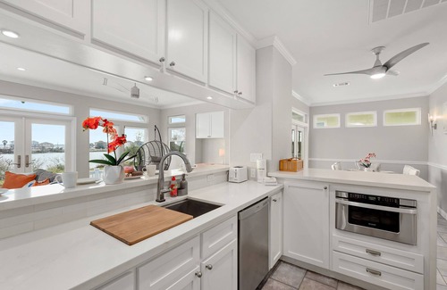 El Lago House | Welcome to Bayfront Bliss!