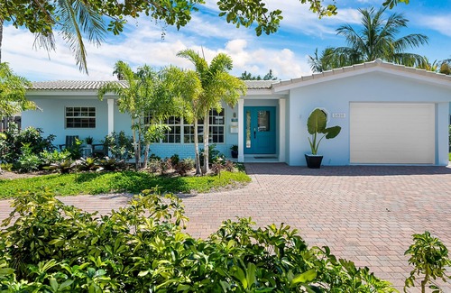 Coral Ridge Isles House | Welcome to Casa Azul, A Modern Gem in Imperial Point, Newly Listed!!!!!!!!