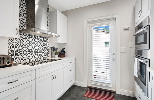Victoria Park House | Welcome To Coconut Cottage, A Tropical Oasis In The Heart Of The City!
