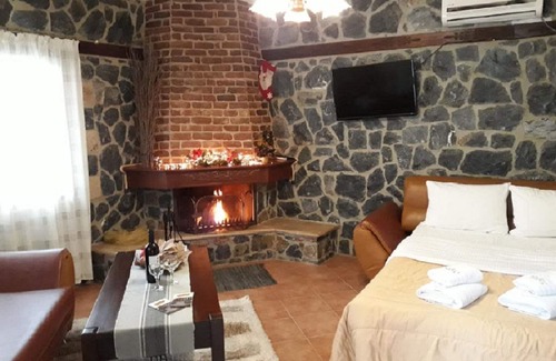Vlachiana House | Welcome to Guesthouse Yades, Quad Studio!