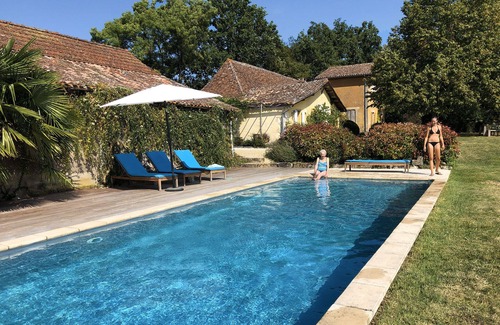 Bergerac House | Welcome to "LA MAISON OCRE" Between the prestigious vineyards of Bergerac, "LA MAISON OCRE" has much to offer…