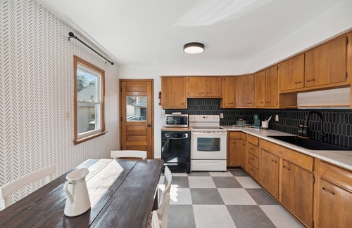 Toledo House | Welcome to Lakeside Magnolia Cottage