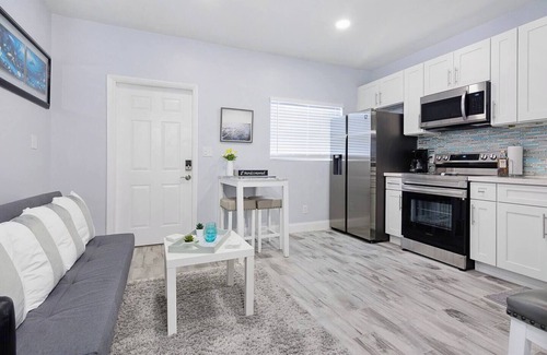 Hollywood Apartment | Welcome to Maya's Blue Lagoon Luxury Suite