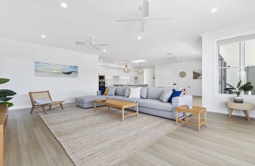 Banksia Beach House | Welcome to Osprey Oasis