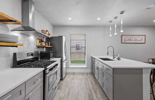 Egger Acres House | Welcome to our 5 Bedroom Home. 10 mins to Kalahari
