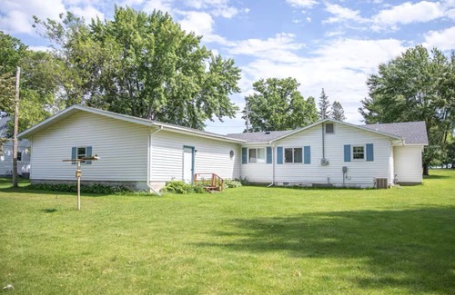 Randall House | Welcome to our charming 2 bedroom 1.5 bathroom house nestled in Randall.