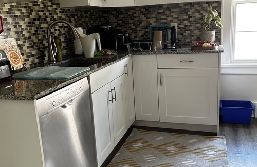 Niagara Falls House | Welcome to our cozy little cottage-style home, your home away from Home!