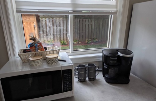 Grimsby Apartment | Welcome to our Cozy Gateway Getaway!