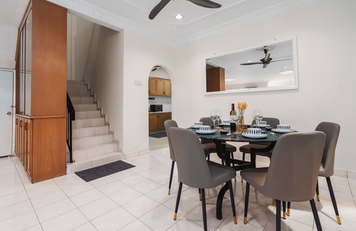 Kuala Lumpur House | WELCOME TO OUR MINIMALIST HOME 20MINS AWAY FROM KLCC !